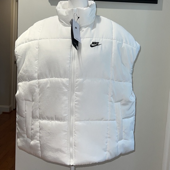 Nike puffer Vest - Picture 4 of 9